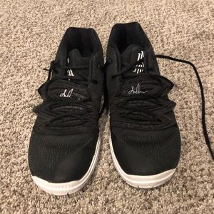 Nike Kyrie 5 Basketball Shoes